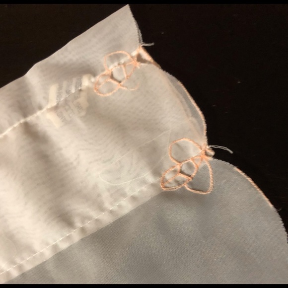 Vintage embroidered sheer window panel - Picture 2 of 12